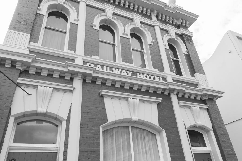 Victoria Railway Hotel Invercargill Exterior photo